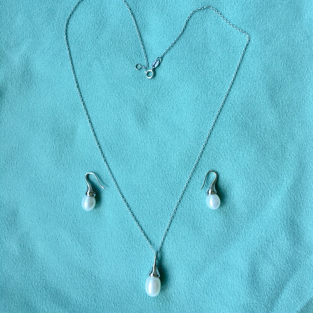 Matching Pearl Necklace & Earrings-17" chain